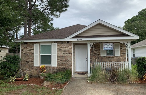 Gulf Breeze Casa | Lovely 2 bedroom on lake between 2 beaches!