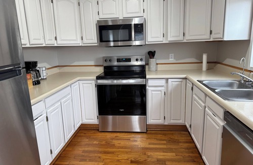 Salina Casa | Lovely 2-bedroom townhome in Salina with AC close to downtown and hospital.