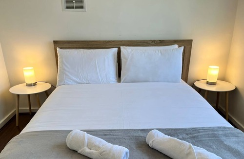 Toorak Apartamento | Lovely 2 Bedroom Unit with HotTub,FreeWiFi Netflix