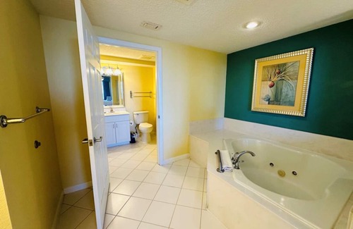 Daytona Beach Complejo | Lovely 2-Bedroom Deluxe Suite in Beautiful Daytona Beach!