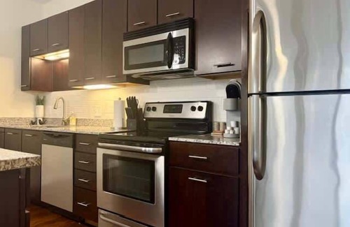 Grandview Heights Apartamento | Lovely 2-Bedroom with a Pool