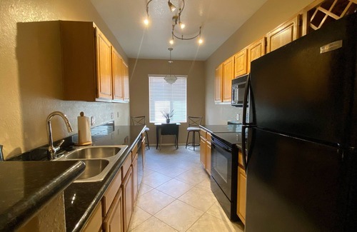 Deer Valley Condominio | Lovely 2 Br, 2 Bath Condo in resort style, safe. 2 min to major roadways.