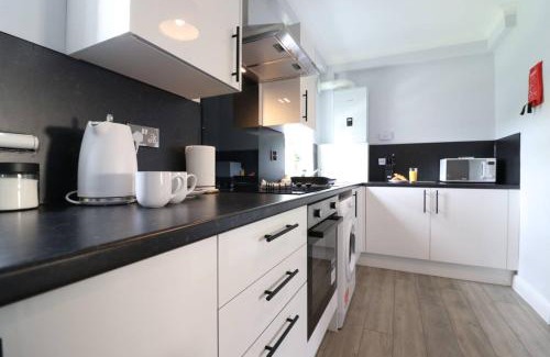 Chapelhall Apartamento | Lovely 2 BR flat, sleeps 4