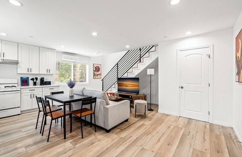 Alhambra Casa | Lovely 2 floor, 3-bedroom house in Alhambra with AC