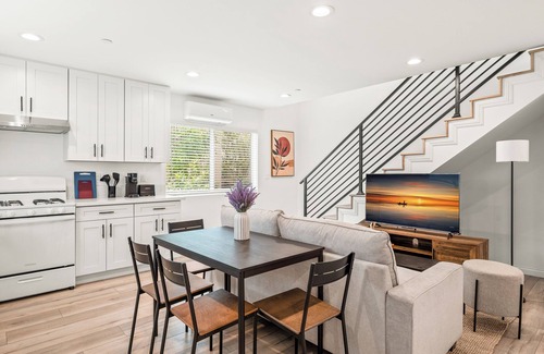 Alhambra Casa | Lovely 2 floor, 3-bedroom house in Alhambra with AC