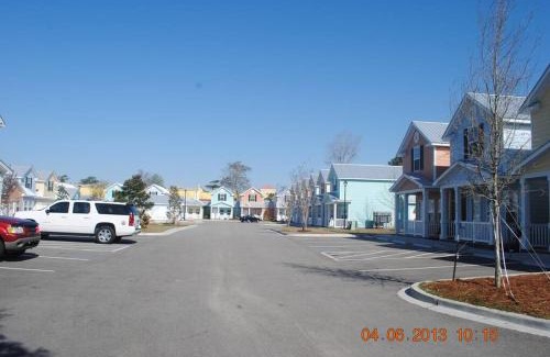 Myrtle Beach Casa | Lovely 2-level 2-br cottage, 2 blocks to beach