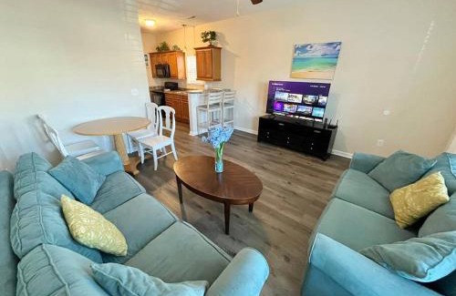 Myrtle Beach Casa | Lovely 2-level 2-br cottage, 2 blocks to beach