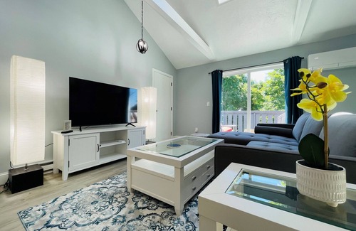 Worcester Casa | Lovely 2BD with Skylight Near Hospitals, Free Parking