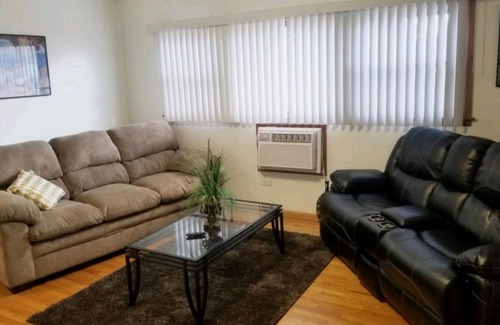 Berkeley Apartamento | ** Lovely 2BDRM Apt ** 20 mins Ohare or Chicago