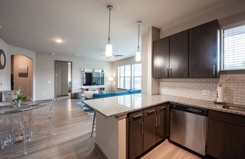 Loring Heights Apartamento | Lovely 2BDRM unit, Midtown w/ FREE Parking