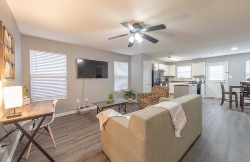 San Antonio Casa | Lovely 2BR/2BA gem close to Lackland AFB & Sea World