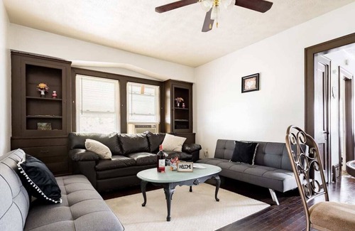 Garfield Heights Casa | Lovely 2BR Apt,Fireplace, Close to DT,Free Parking