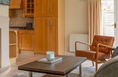 Frognal and Fitzjohns Casa | Lovely 2BR Home in peaceful Hampstead, NW London
