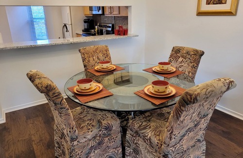 Auburn Hills Condominio | Lovely 2nd level 2 bed 2 baths condo