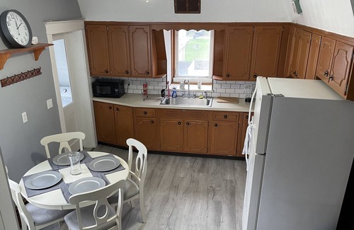 Nazareth Apartamento | Lovely 3 BD Rental Unit With Free Parking