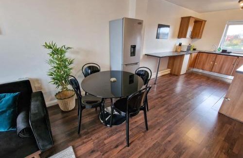 Chorlton-on-Medlock Apartamento | Lovely 3 Bed Close to Centre by City SuperHost