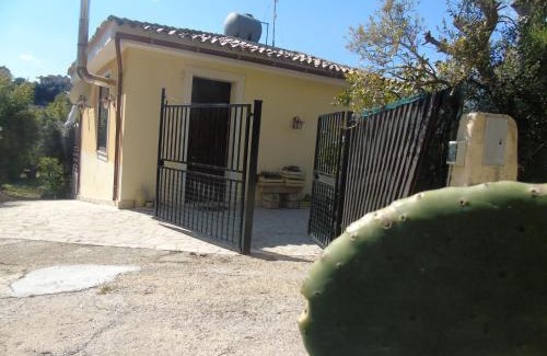 Noto Marina Casa | Lovely 3-Bed Cottage in Noto