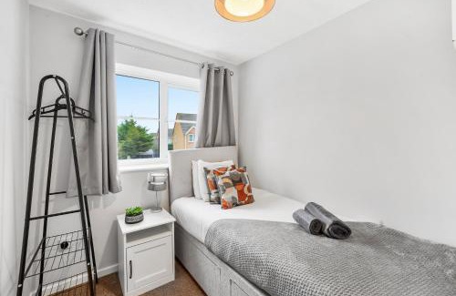 Bedford Apartamento | Lovely 3 Bed Detached - Parking