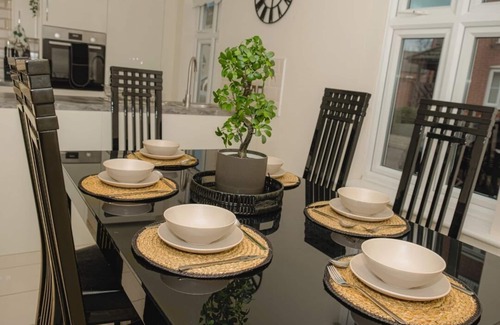 Solihull Casa | Lovely 3-bed House in Solihull