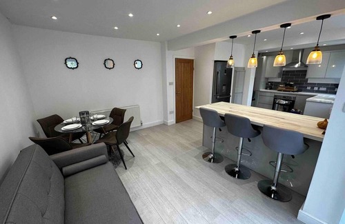 Olton Casa | Lovely 3-bed House Near Birmingham Airport & Nec