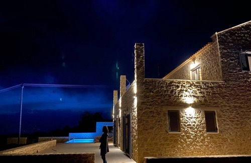 Lefktron Villa | Lovely 3-bed Villa. Private Pool in Agios Nikolaos
