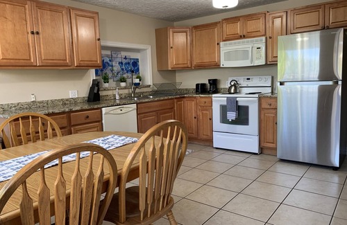 West Valley City Casa | Lovely 3 bedroom house with Ping Pong Table and Patio