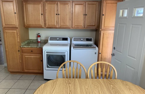 West Valley City Casa | Lovely 3 bedroom house with Ping Pong Table and Patio