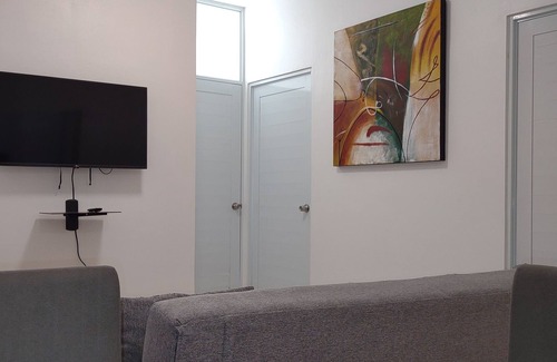 Camaceyes Apartamento | Lovely 3-bedroom apt# 2 only 5 minutes away from crashboat beach ..