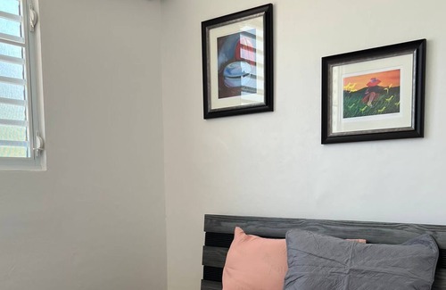 Camaceyes Apartamento | Lovely 3-bedroom apt# 2 only 5 minutes away from crashboat beach ..