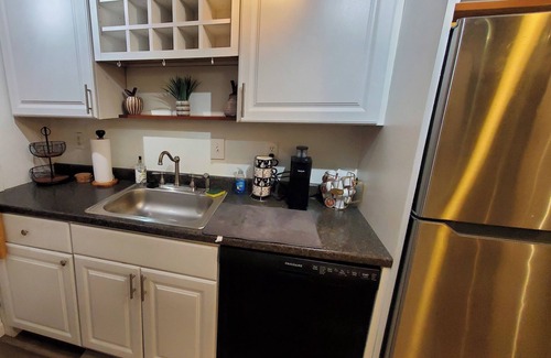 Salem Condominio | Lovely 3-bedroom condo with AC in charming Salem