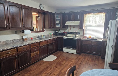 New Haven Casa | Lovely 3-bedroom home near the Bourbon Trail, with a lake in a country setting