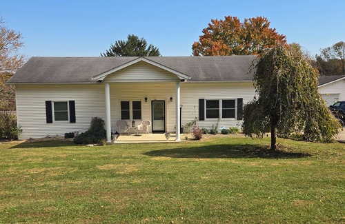 New Haven Casa | Lovely 3-bedroom home near the Bourbon Trail, with a lake in a country setting