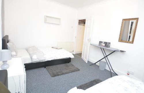 Gascoigne Casa | Lovely 3 Bedroom House near Barking Station