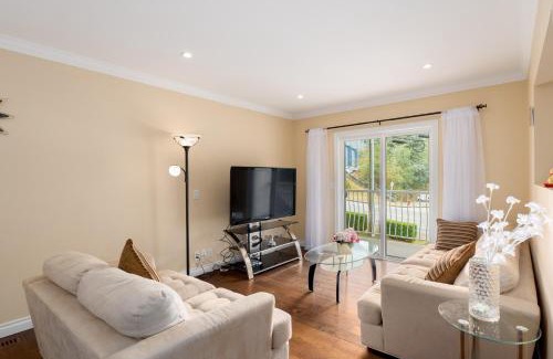 Port Moody Casa | LOVELY 3 bedroom PORT MOODY spacious home 6 people free parking