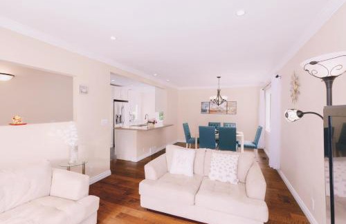 Port Moody Casa | LOVELY 3 bedroom PORT MOODY spacious home 6 people free parking