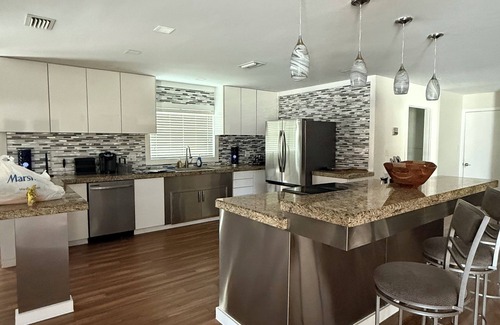 Eustis Casa | Lovely 3-Master bedroom house in Eustis with plenty of parking and a pizza oven.