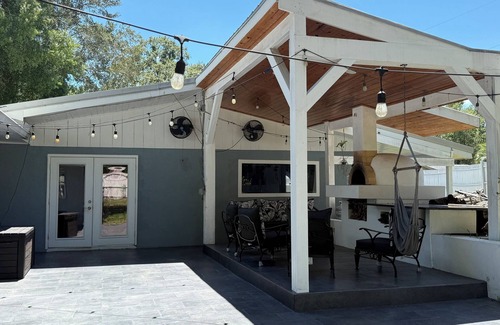 Eustis Casa | Lovely 3-Master bedroom house in Eustis with plenty of parking and a pizza oven.