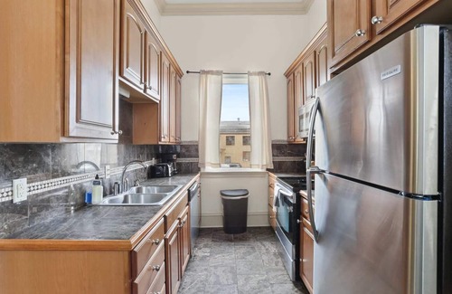 Faubourg Delassize Casa | Lovely 3BD | Steps to St. Charles | Gated Parking
