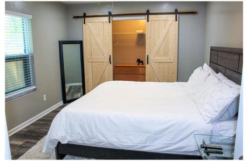 East Point Casa | Lovely 3BR 3BA Home minutes from Airport/Downtown Atlanta
