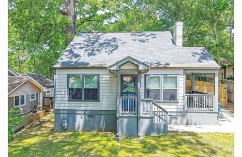 East Point Casa | Lovely 3BR 3BA Home minutes from Airport/Downtown Atlanta