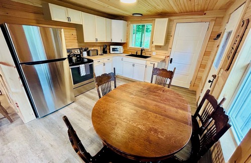 Dedham Cabina | Lovely 3BR Lakefront Cottage @ Jenkins Beach #1