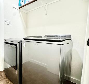 Manor Casa | Lovely 3BR with King Bed,15 Min from Downtown Austin