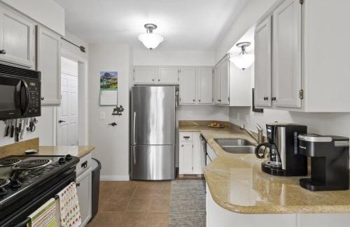 Cottonwood Heights Casa | Lovely 4 BDR Home with Private Hot Tub Near Trails