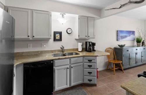 Cottonwood Heights Casa | Lovely 4 BDR Home with Private Hot Tub Near Trails