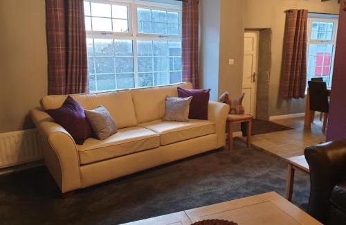 Newton Grange Casa | Lovely 4 bed house sleeping 8 near Ashbourne