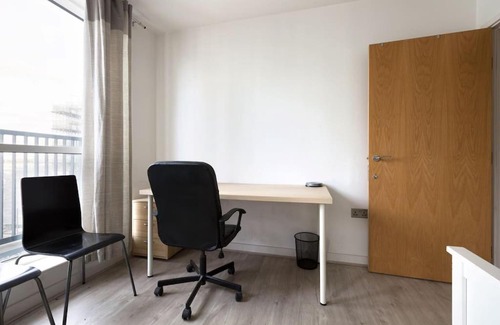 Stratford and New Town Apartamento | Lovely 4 Bedroom Apt Close to Central London