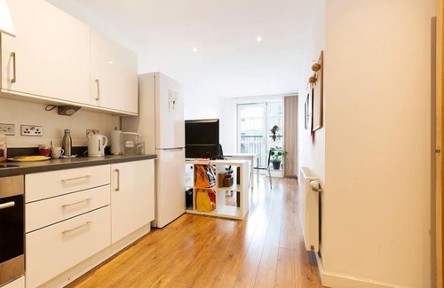 Stratford and New Town Apartamento | Lovely 4 Bedroom Apt Close to Central London