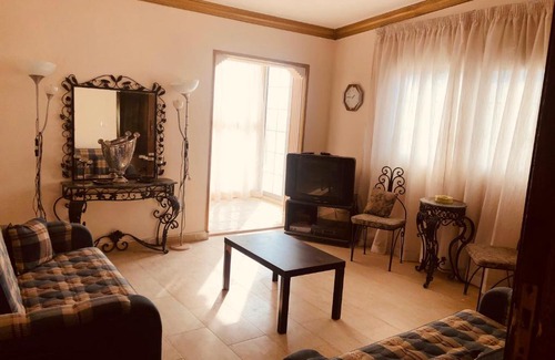 ‘Izbat as Sarahnah Villa | Lovely 4-bedroom with Pool and Nice Garden
