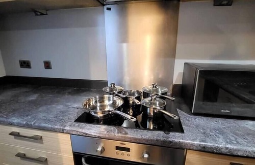 West Thurrock Casa | Lovely 4 bedroom home with private parking