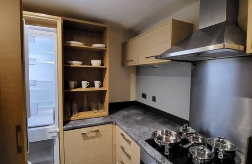 West Thurrock Casa | Lovely 4 bedroom home with private parking